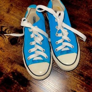 Classic turquoise converse all star shoes women’s size 6 in men’s size,.
